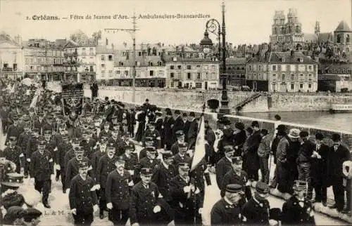Ak Orléans Loiret, Feste von Jeanne d'Arc, Menschenmenge,  Gebäude