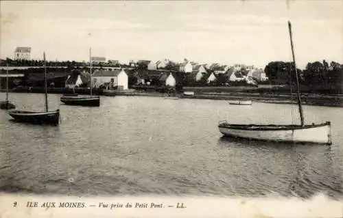 Ak Île aux Moines Morbihan, Blick auf Hafen, Boote, Häuser, Landschaft