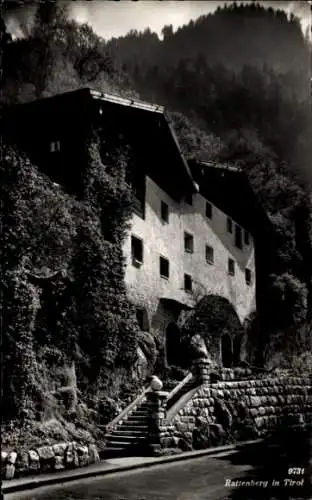 Ak Rattenberg in Tirol,  mit Ansicht von Rattenberg,  Architektur, Berge im Hintergrund