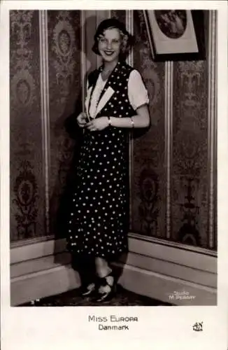 Foto Ak Miss Europa, Dänemark, Portrait im Kleid