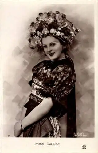 Foto Ak Miss Danube, Portrait mit Kopfschmuck
