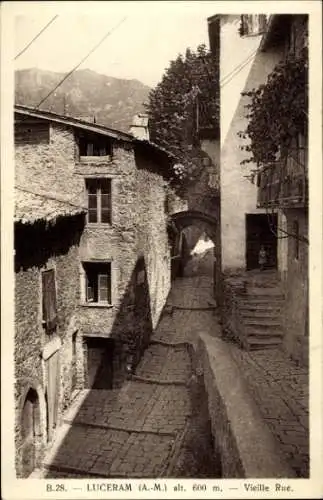 Ak Luceram Alpes Maritimes, Altstadt mit steinernen Häusern, enge Gassen,  Atmosphäre