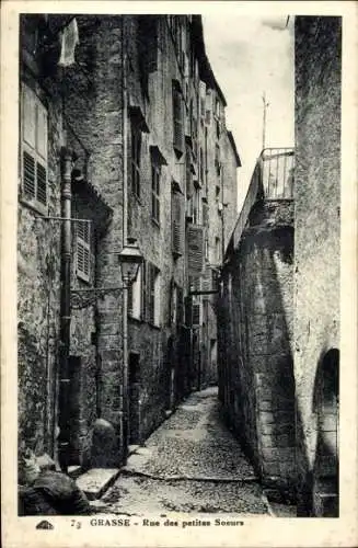 Ak Grasse Alpes Maritimes, Gasse in  alte Gebäude, Laterne, steinerner Weg