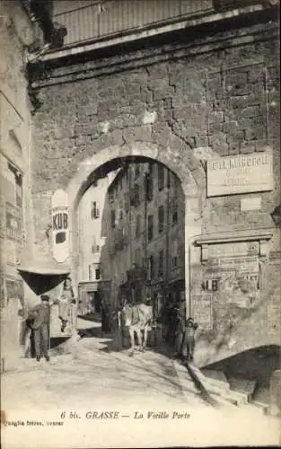 Ak Grasse Alpes Maritimes, Stadtansicht mit der alten Stadtmauer, KUB, HOTEL KETROPOLE