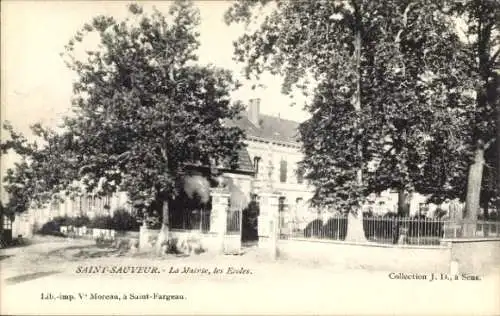 Ak Saint Sauveur Yonne, La Mairie, les Ecoles, Rathaus, Schulen