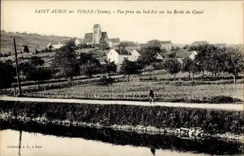 Ak Saint Aubin sur Yonne, Aussicht auf Ort am Kanal, Kirche sichtbar, grüne Landschaft, ruhige Sz