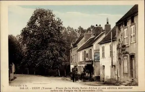 Ak Cézy Yonne, Platz de la Croix Saint-Abdon, berühmter maronnier, idyllische Landschaft