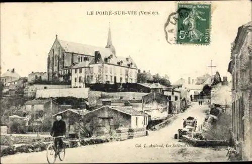 Ak Le Poire sur Vie Vendee, Detailansicht, Häuser, Kirche, Fahrradfahrer