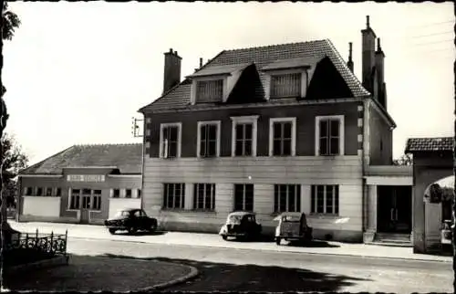 Ak Diou Allier, Historisches Gebäude, Auto, Altes Dorfleben
