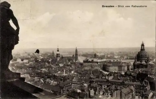 Ak Dresden Altstadt, Blick vom Rathausturm,  Stadtansicht, Statue im Vordergrund