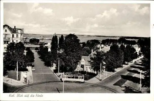 Ak Kiel, Blick auf die Förde, Straßenansicht, Tram, Bäume, Häuser