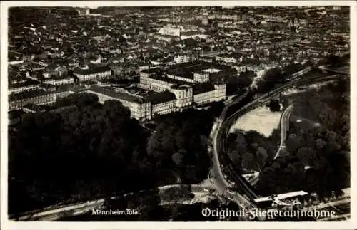 Ak Mannheim in Baden, Luftaufnahme von  Gebäude, Straßen, Bäume, Original Fliegeraufnahme