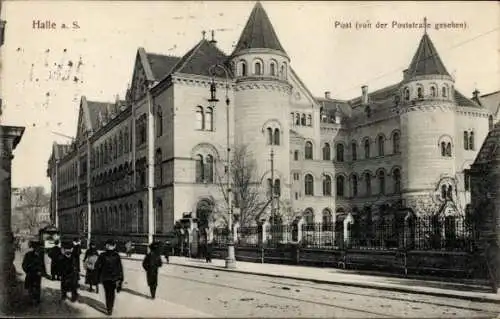 Ak Halle an der Saale, Historisches Gebäude, Poststraße, Postgebäude, Fußgänger auf Straße