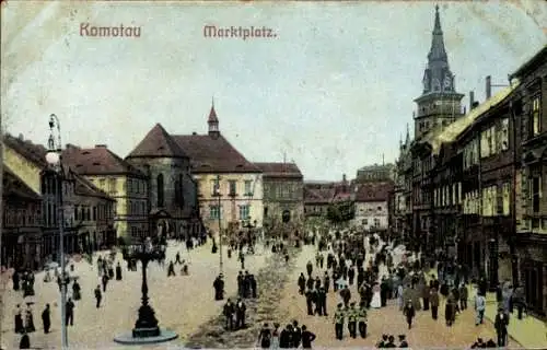 Ak Chomutov Komotau Region Aussig, Marktplatz, viele Menschen, Gebäude,  Atmosphäre
