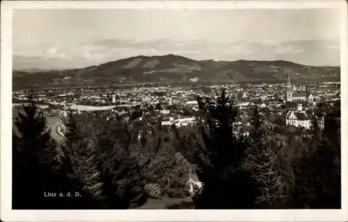 Ak Linz an der Donau Oberösterreich, Stadtansicht  Berge im Hintergrund, Blick auf die Stadt