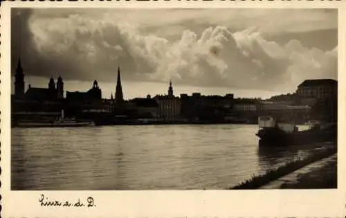 Ak Linz an der Donau Oberösterreich, Abendstimmung, Stadtpanorama