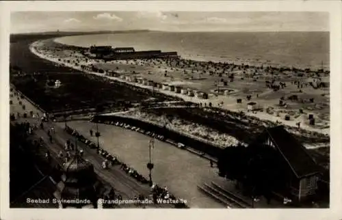 Ak Świnoujście Swinemünde Pommern, Strandpromenade, Westseite, viele Strandkörbe, Gebäude im Hint