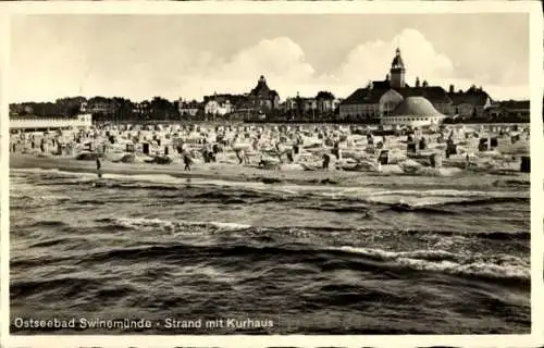 Ak Świnoujście Swinemünde Pommern, Ostseebad  Strand mit Kurhaus, Wellen
