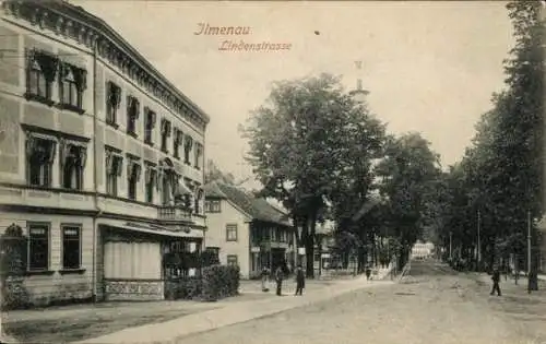 Ak Ilmenau in Thüringen, Jlmenau, Lindenstraße, Häuser, Bäume, Straße