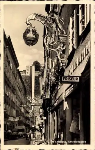 Ak Salzburg in Österreich,  Getreidegasse, Geschäfte, alte Architektur