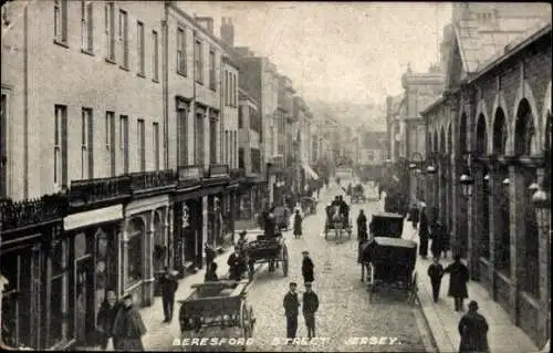 Ak Saint Helier Kanalinsel Jersey, Beresford Street,  Ansichten, alte Wagen, Straßenszenen