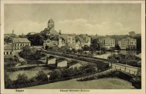 Ak Żagań Sagan Schlesien, Kaiser-Wilhelm-Brücke, Altes Stadtbild, Flusslandschaft