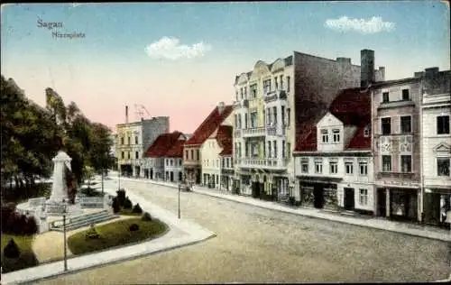 Ak Żagań Sagan Schlesien, Stadtansicht, Nizzaplatz,  Gebäude, Denkmal