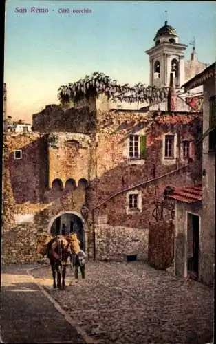 Ak San Remo Ligurien,  Città vecchia, gepflasterte Straße,  Gebäude, Esel