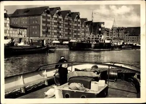 Ak Kaliningrad Königsberg Ostpreußen, alte Speicher am Hafen, Schiffe