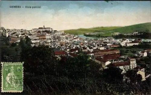 Ak Coimbra Portugal, Stadtansicht von  hügelige Landschaft,  Architektur