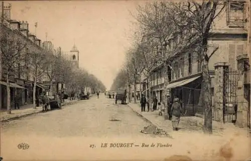 Ak Le Bourget Seine Saint Denis, Aerodrome,  Rue de Flandre, Straßenansicht, Bäume, Gebäude, Pfer