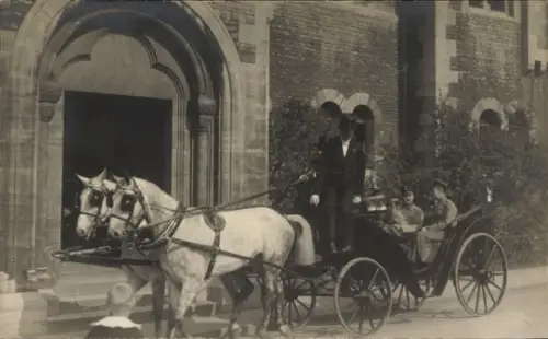 Foto Ak Herzog Ernst August von Braunschweig, Herzog von Cumberland, Kutsche, Kirche