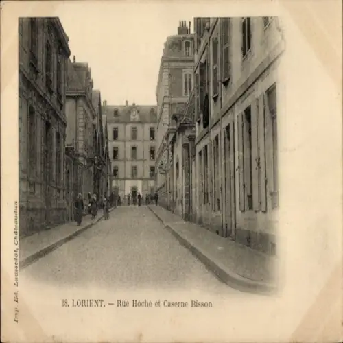 Ak Lorient Morbihan, Straße Rue Hoche, Caserne Bisson,  Architektur