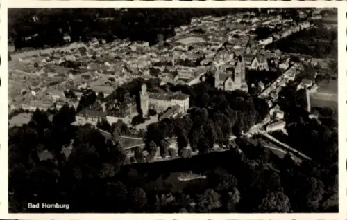 Ak Bad Homburg vor der Höhe Hessen, Luftansicht von  Stadtansicht,  Gebäude