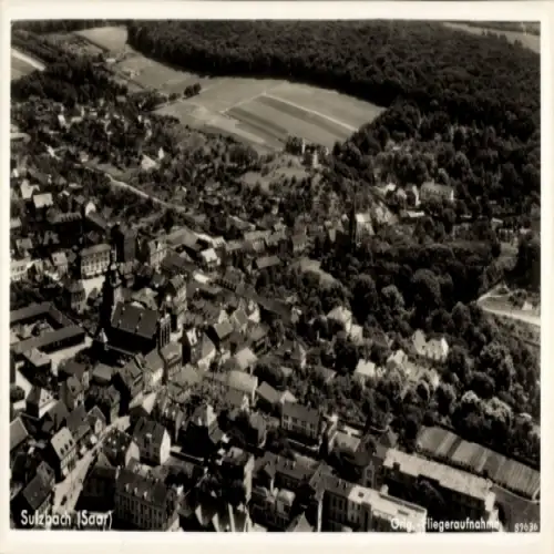 Ak Sulzbach im Saarland, Luftaufnahme von Sulzbach, Stadtansicht, Schwarz-Weiß-Foto, 1937