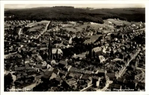 Ak Dudweiler Saarbrücken im Saarland, Luftaufnahme, Stadtansicht, Villen, Wälder