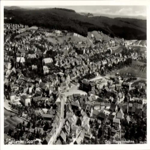 Ak Dudweiler Saarbrücken im Saarland, Fliegeraufnahme von  Saar, Häuser, Kirchen, Landschaft