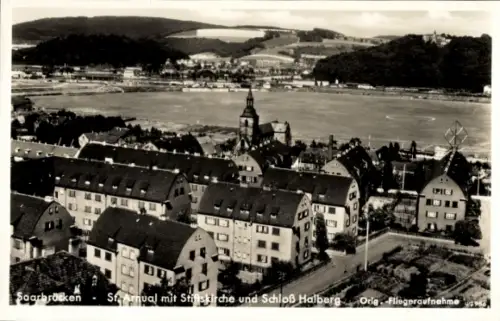 Ak Saarbrücken im Saarland, Luftaufnahme von  Stiftskirche, Schloss Halberg, 1939