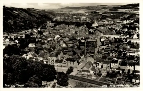 Ak Merzig an der Saar, Luftaufnahme von  Saar, mit Stadtansicht, 1939