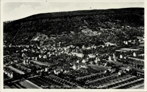 Ak Zewen Trier an der Mosel, Luftaufnahme von Zewen, Landschaft, Häuser, Straße, Bäume