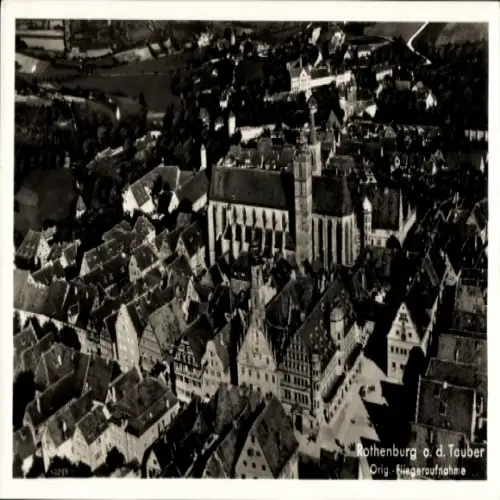 Ak Rothenburg ob der Tauber Mittelfranken, Luftaufnahme von Rothenburg,  Architektur, schwarze un