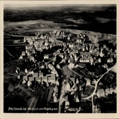 Ak Bitz Schwäbische Alb Württemberg, Luftaufnahme von  Schwäbische Alb, 900 m Höhe, Schwarz-Weiß
