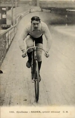 Ak Radrennsport, Radrennfahrer Bader, deutscher Sprinter, Radrennbahn