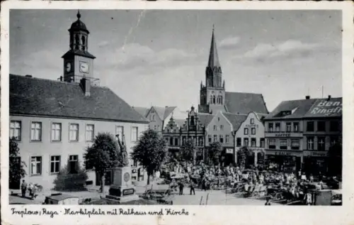 Ak Trzebiatów Treptow an der Rega Westpommern, Marktplatz, Rathaus, Kirche, Geschäftshäuser