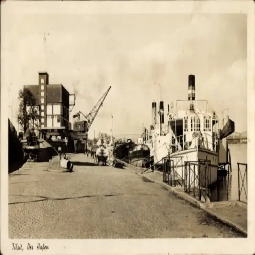 Ak Sowjetsk Tilsit Ostpreußen, Hafen, Schiffe, Kran