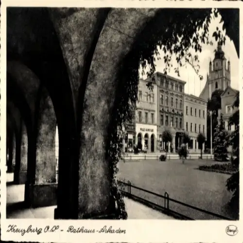 Ak Kluczbork Kreuzburg Oberschlesien, Rathaus-Arkaden