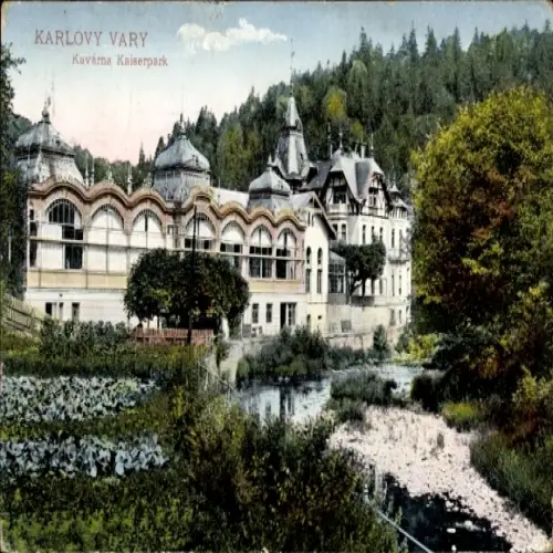 Ak Karlovy Vary Karlsbad Stadt, Historisches Gebäude, schöne Umgebung, Parklandschaft, Wasserlauf