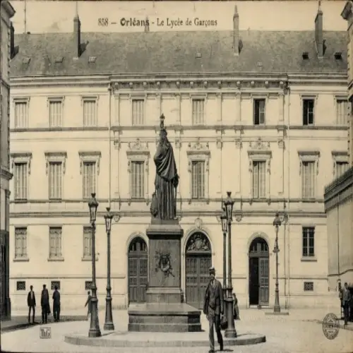 Ak Orléans Loiret, Statue, Lycée de Garçons,  Architektur, Schwarz-Weiß-Illustration