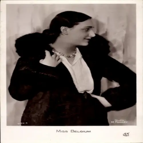 Ak Miss Belgien, Portrait, Pelzmantel