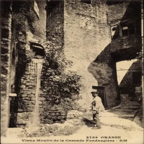 Ak Grasse Alpes Maritimes, Vieux Moulin de la Cascade Fondaugière, alte Gebäude, Wasserfall, Mens